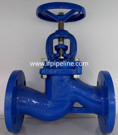 GLOBE VALVE FOR REGULATING FLOW IN A PIPELINE